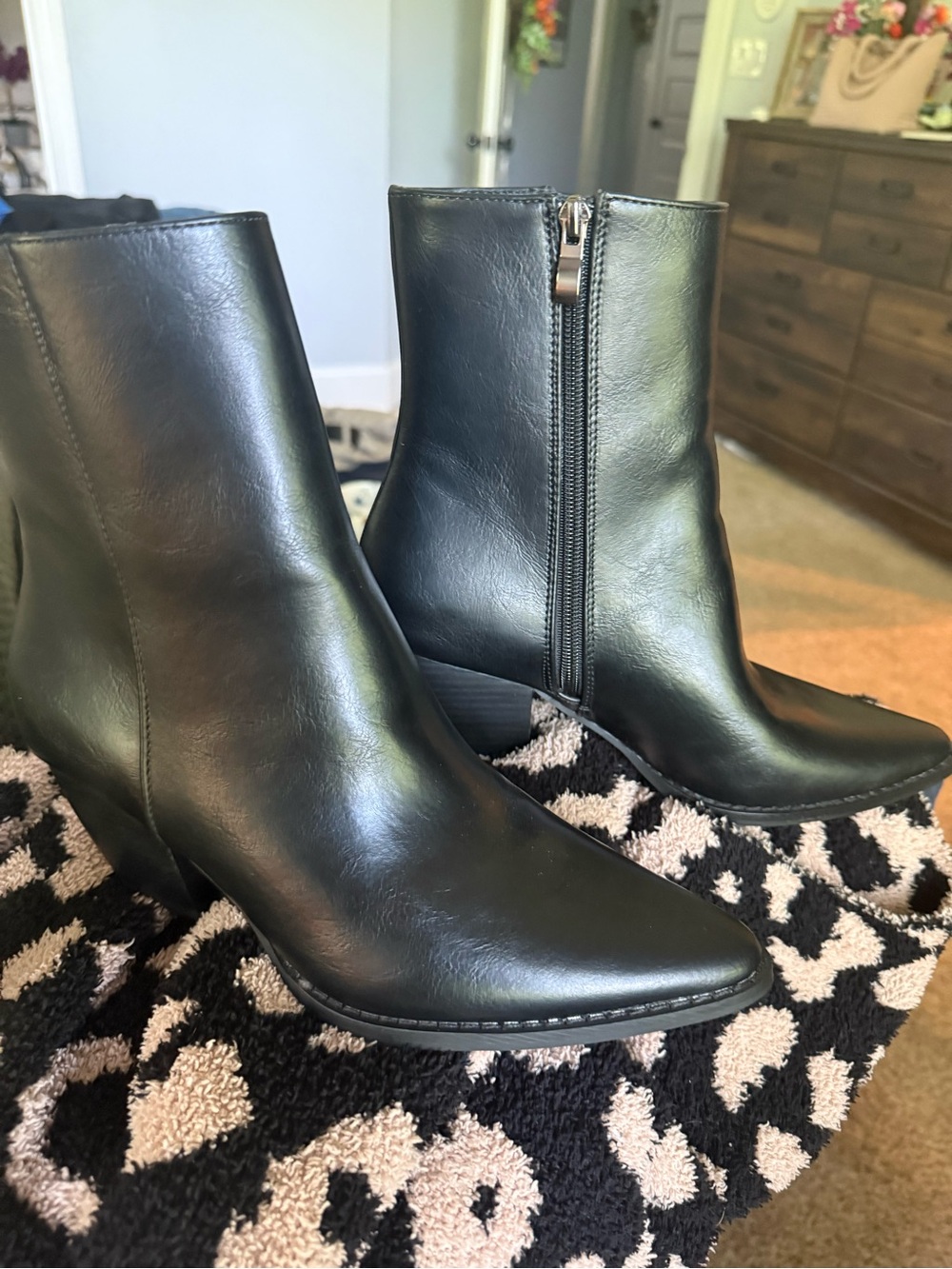 BEAST FASHION Black Pointed Toe Ankle Boots with Side Zip. Never worn